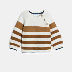 كنزة مخططة منسوجة تريكو، باللون البني للصبيان الصغار.